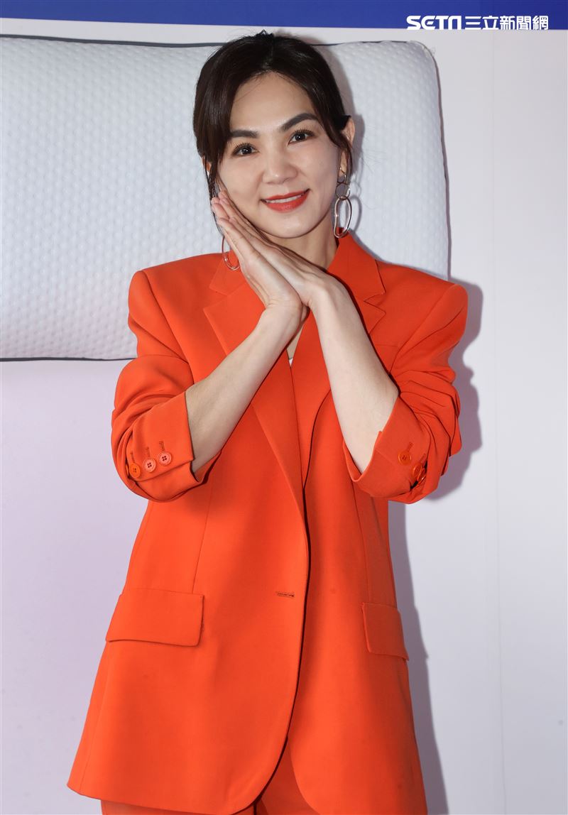 Ella床墊代言大談與老公房事與兒子。（記者邱榮吉/攝影）