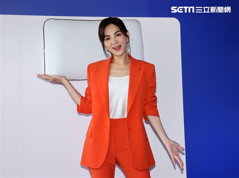 Ella床墊代言大談與老公房事與兒子。（記者邱榮吉/攝影）