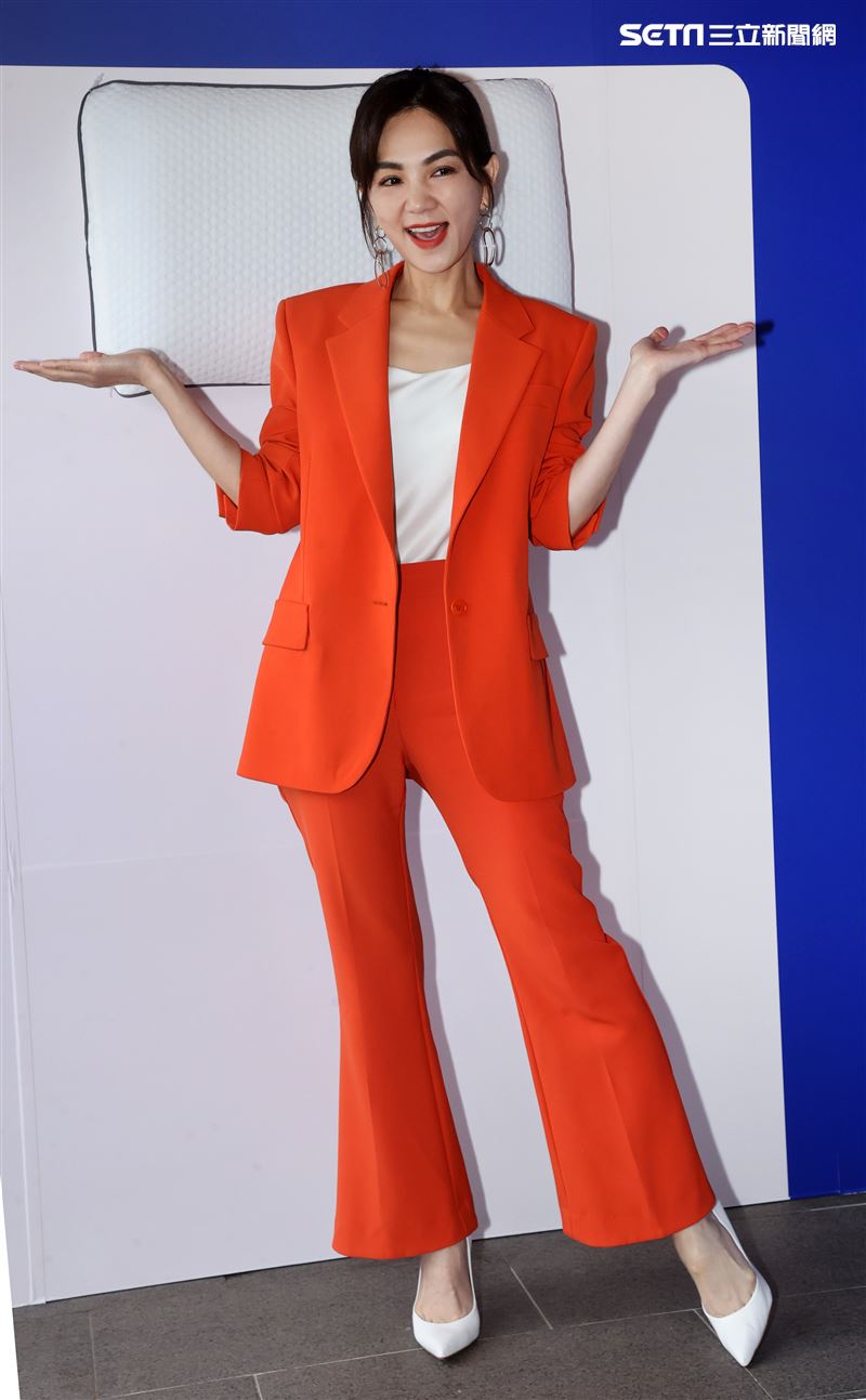 Ella床墊代言大談與老公房事與兒子。（記者邱榮吉/攝影）