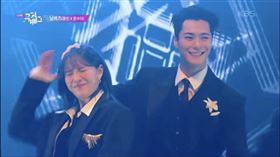 ▲文彬和文秀雅曾在《音樂銀行》合作《Candy in My Ear》。（翻攝自KBSYouTube）