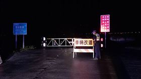 花蓮高寮及崙天便橋預警性封閉（1）花蓮縣玉里警分局20日晚間指出，因山區大雨特報，為維護民眾通行安全，晚間8時起高寮及崙天大橋（便橋）實施預警性封閉，21日上午將視雨勢狀況開放。（玉里警分局提供）中央社記者張祈傳真  112年4月20日