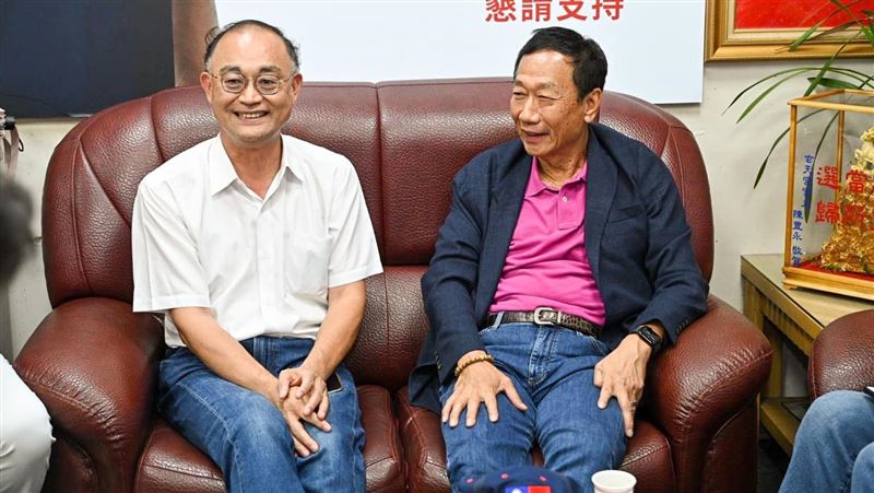 衝綠營票倉！郭台銘悄悄現身高雄　畫面曝