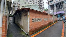 該案現有56戶所有權人，其中包含合法及非合法建築物，產權樣態複雜。(圖/新北住都中心提供)