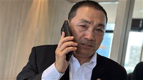 出訪期間新北接連槍擊案 侯友宜：絕不寬貸新北市連2天發生槍擊案，目前正出訪新加坡的市長侯友宜（圖）20日受訪表示，已要求找出幕後犯罪集團，絕不寬貸與手軟。（新北市政府提供）中央社記者高華謙傳真  112年4月20日