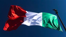 義大利國旗 圖取自免費圖庫Unsplash