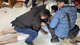 文 躲警開人行1200