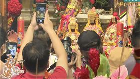 ▲大甲媽出神龕，萬人擠爆鎮瀾宮。（圖／寶島神很大）