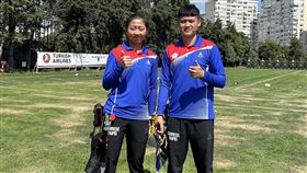 展現好默契 新生代射箭好手闖進混雙金牌戰台灣新生代射箭好手女將邱意晴（左）和湯智鈞（右），21日聯手闖進射箭世界盃安塔利亞站混雙金牌戰，展現出合作好默契。（中華民國射箭協會提供）中央社記者黎建忠傳真 112年4月21日