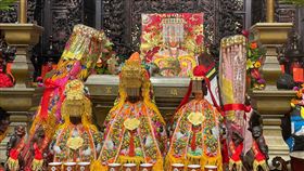 ▲大甲媽祖出神龕，掀開2023大甲媽遶境序幕。（圖／寶島神很大）