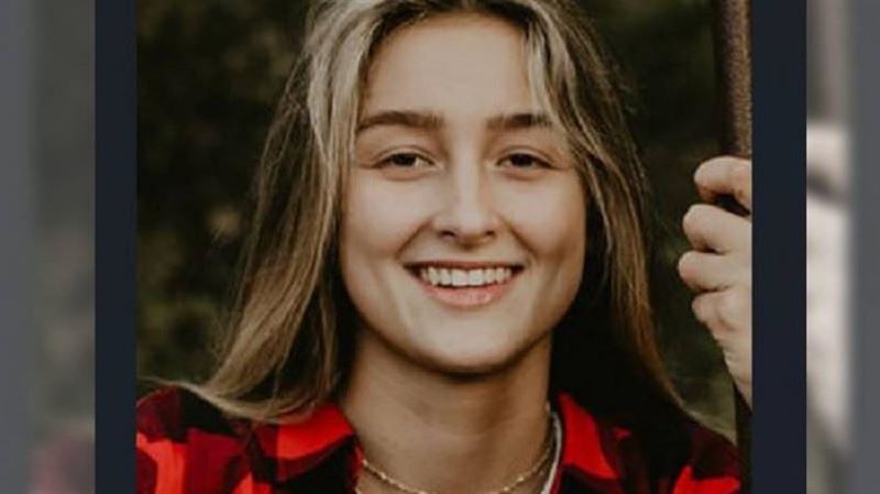 電話講一半突斷訊…女遭大石塊砸中慘死！