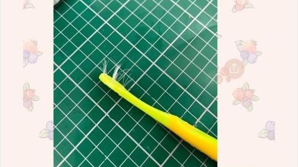 老師提醒學生換牙刷　掉毛慘狀照驚呆眾人