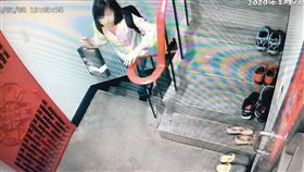 ▲馬來西亞籍鄧姓女子遭鄰居殺害分屍，案發前一晚返回住處的畫面，成為她最後身影（圖／翻攝畫面）