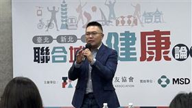 國民黨議員張斯綱，今臨時主動出席台灣年輕病友協會所舉辦的「聯合城市健康論壇」，並感性提供多項建議。（圖／記者簡浩正攝影）