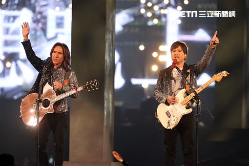 動力火車四度攻小巨蛋演唱會。（記者邱榮吉/攝影）