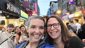 AIT主席羅森柏格訪饒河街夜市，圖翻攝自AIT臉書