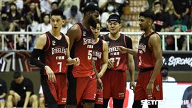 ▲高雄17直播鋼鐵人後衛林書豪和隊友。（圖／記者劉彥池攝影）