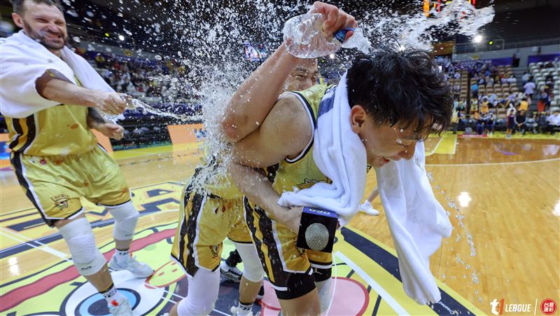 例行賽最終戰輕取太陽　特攻主場15連勝