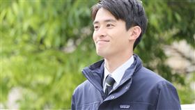 26歲無黨籍候選人高島崚輔靠網路空戰人氣當選兵庫縣蘆屋市市長，成為日本史上最年輕的市長。（圖／翻攝自高島りょうすけ 芦屋市長候補推特）