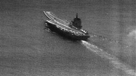 國防部公布中共航母山東號的空拍照。（圖／國防部）