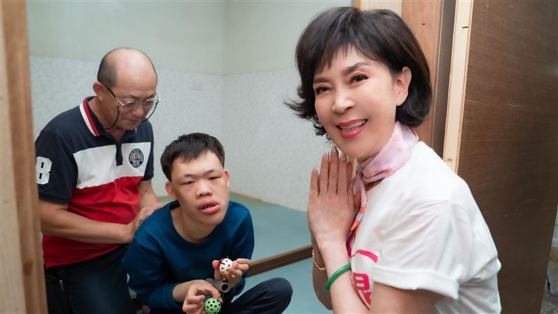 見腦麻病友　白嘉莉爆感人之舉