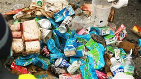 綠色和平193縣道淨山綠色和平228連假期間於花蓮壽豐鄉鹽寮村193縣道處擴大辦理淨山，清出的垃圾以塑膠製品及玻璃罐占大宗。（綠色和平提供）中央社記者張雄風傳真  112年2月27日