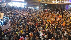 大甲媽祖遶境24日駐駕新港奉天宮，信眾恭迎震撼畫面曝光。（圖／記者游定剛拍攝）