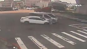 A左轉害車.禍2400