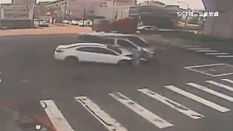 疑轉彎未禮讓　台中廂型車撞轎車2人受傷