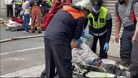 新／彰化聯華食品廠大火　多人受困搶救中（圖／翻攝畫面）