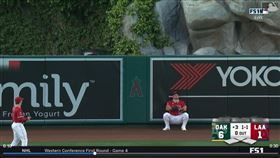 ▲楚奧特（Mike Trout）差一點沒收全壘打。（圖／翻攝自MLB官網）