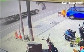 南投母女雙載車禍釀2屍3命　撞擊畫面曝光（圖／翻攝畫面）