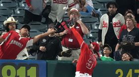 ▲天使沃德（Taylor Ward）9局上沒收滿貫砲。（圖／路透社／達志影像）