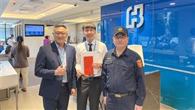 花蓮分局與警友辦事處感謝金融機構積極協助攔阻詐騙案件。（圖／花蓮分局提供）