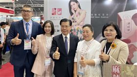 張麗善縣長參加新加坡國際食品展巧遇連勝文、蔡依珊夫妻，張麗善讚：本人好漂亮！