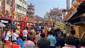 大甲媽祝壽大典 祈求疫情早日遠離。大甲鎮瀾宮媽祖遶境，12日上午在新港奉天宮舉辦祝壽大典，祈求媽祖和天上眾神庇佑國泰民安、COVID-19疫情早日遠離。中央社記者蔡智明攝  111年4月12日