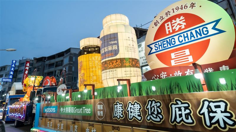 勝昌製藥打造漢方花車　伴大甲媽繞境