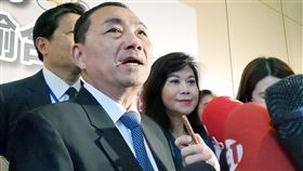 朱銘辭世  侯友宜：期待一代大師能一路好走台灣國寶級雕刻大師朱銘在22日晚間辭世。新北市長侯友宜（前左）24日接受媒體聯訪時表示，他非常的感念及難過，期待一代大師能一路好走。中央社記者王鴻國攝  112年4月24日