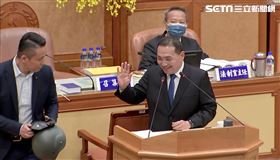 陳偉杰送侯友宜禮物。