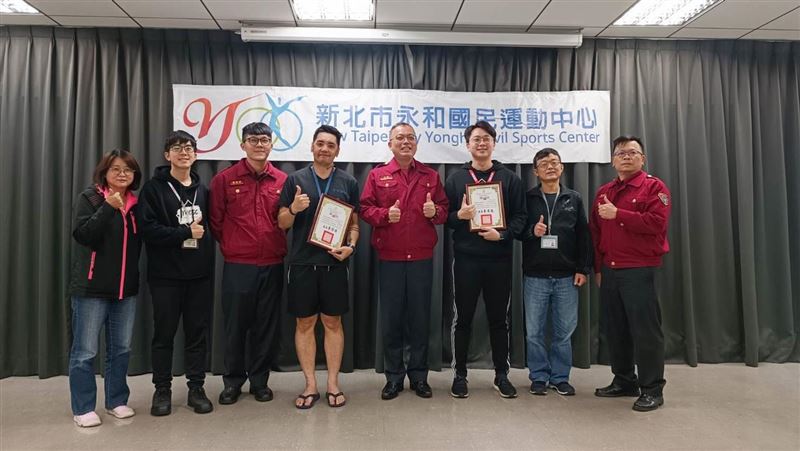 男游泳昏厥命危！　救生員聯手消防員搶命