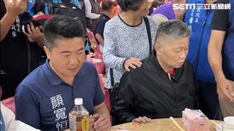 顏寬恒貪污罪起訴首露面！隨遶境隊伍用餐