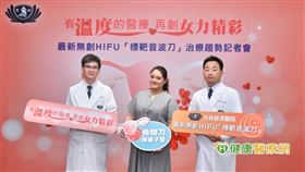 大林慈濟醫院婦產科醫師與病患合照。左起：林肇柏醫師、病患湯小姐、陳建翰醫師。