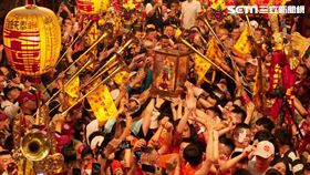 ▲歷經多天徒步遶境，大甲媽駐駕新港奉天宮，信眾歡呼激動。（圖／寶島神很大）