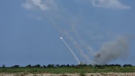 海馬士火箭系統發射 菲美軍演擊沉目標