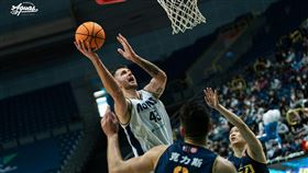 海神立陶宛巨塔庫薩斯（Mindaugas Kupsas）。（圖／高雄全家海神提供）