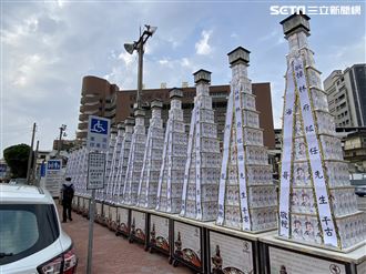 春風結拜二哥告別式　誼兄弟身份現身公祭