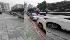 西屯國安國小，家長接送違停，公車司機開廣播大罵白癡、北七(圖／翻攝自記者爆料網)