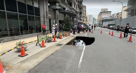 天坑,竹北,特斯拉,（圖／翻攝畫面）