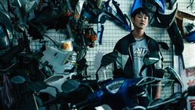 原子邦妮、吳慷仁、蔡亘晏（圖／華納音樂提供）