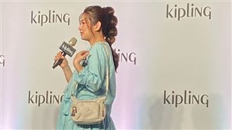 Selina當媽首露面　挺孕肚現身狀態美翻