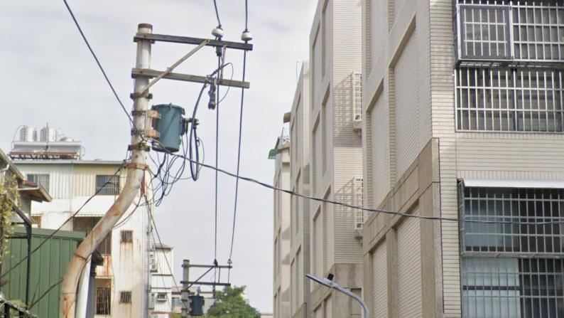 美肌開太強？高雄電線桿「歪腰」台電解答